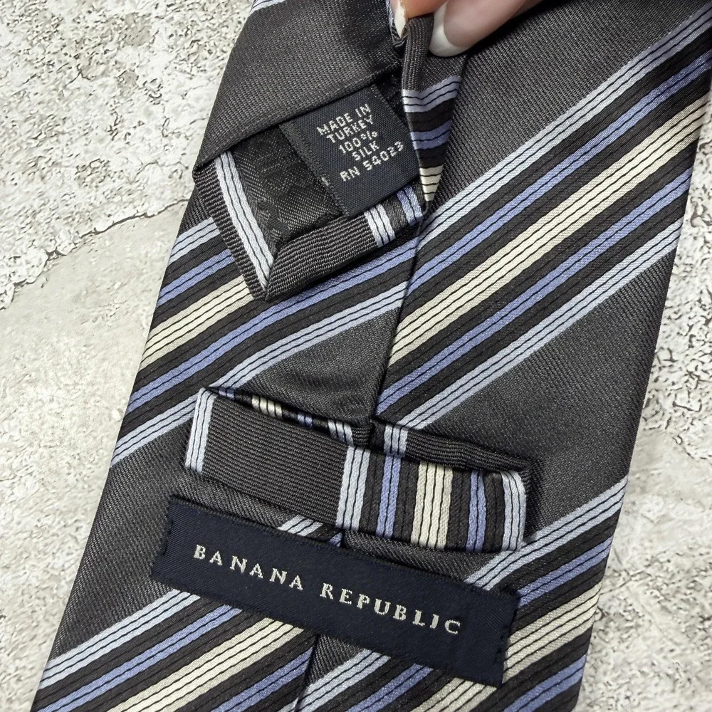 Banana Republic 100% Silk Tie Mens OS Gray Striped Made In Turkey Necktie 58x3.6